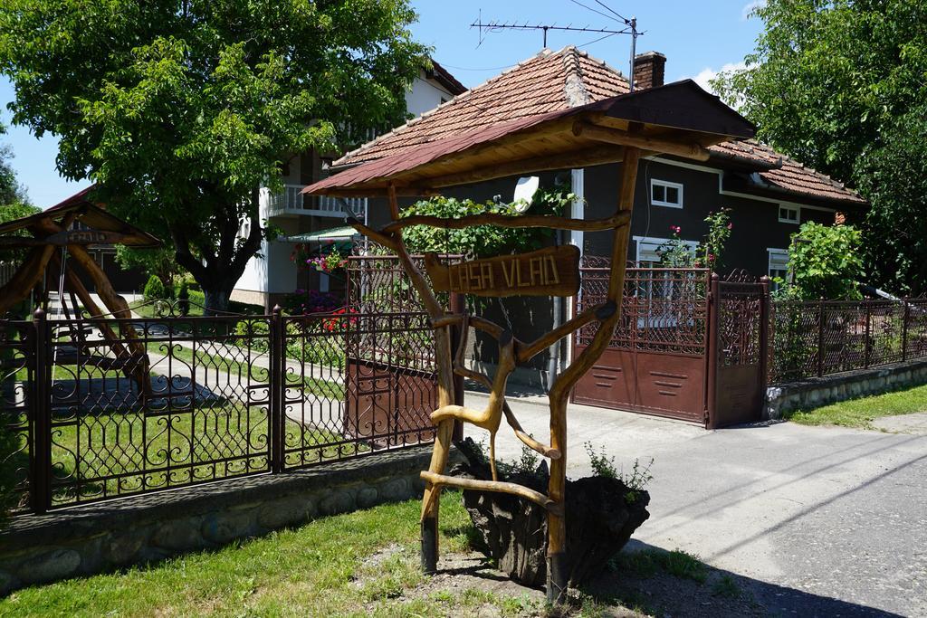 Casa Vlad Hotel Haţeg Buitenkant foto